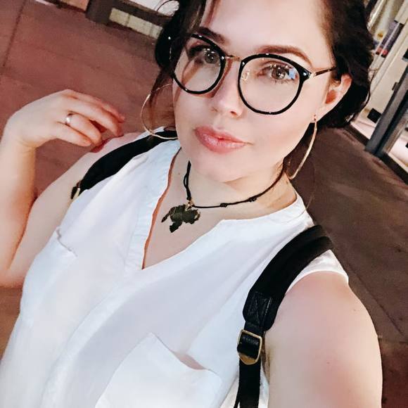 Meet your Posher, Ani - Picture 1 of 1